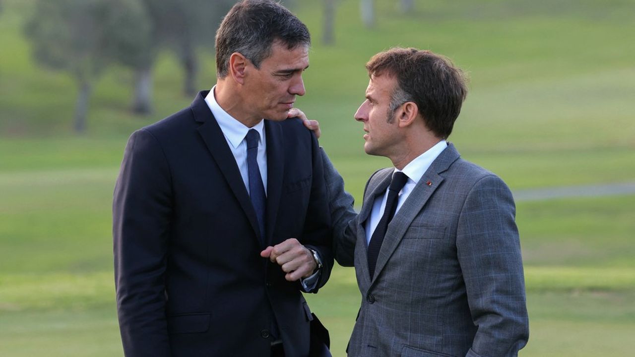 Emmanuel Macron expresa su apoyo a Pedro Sánchez tras las amenazas de Donald Trump.