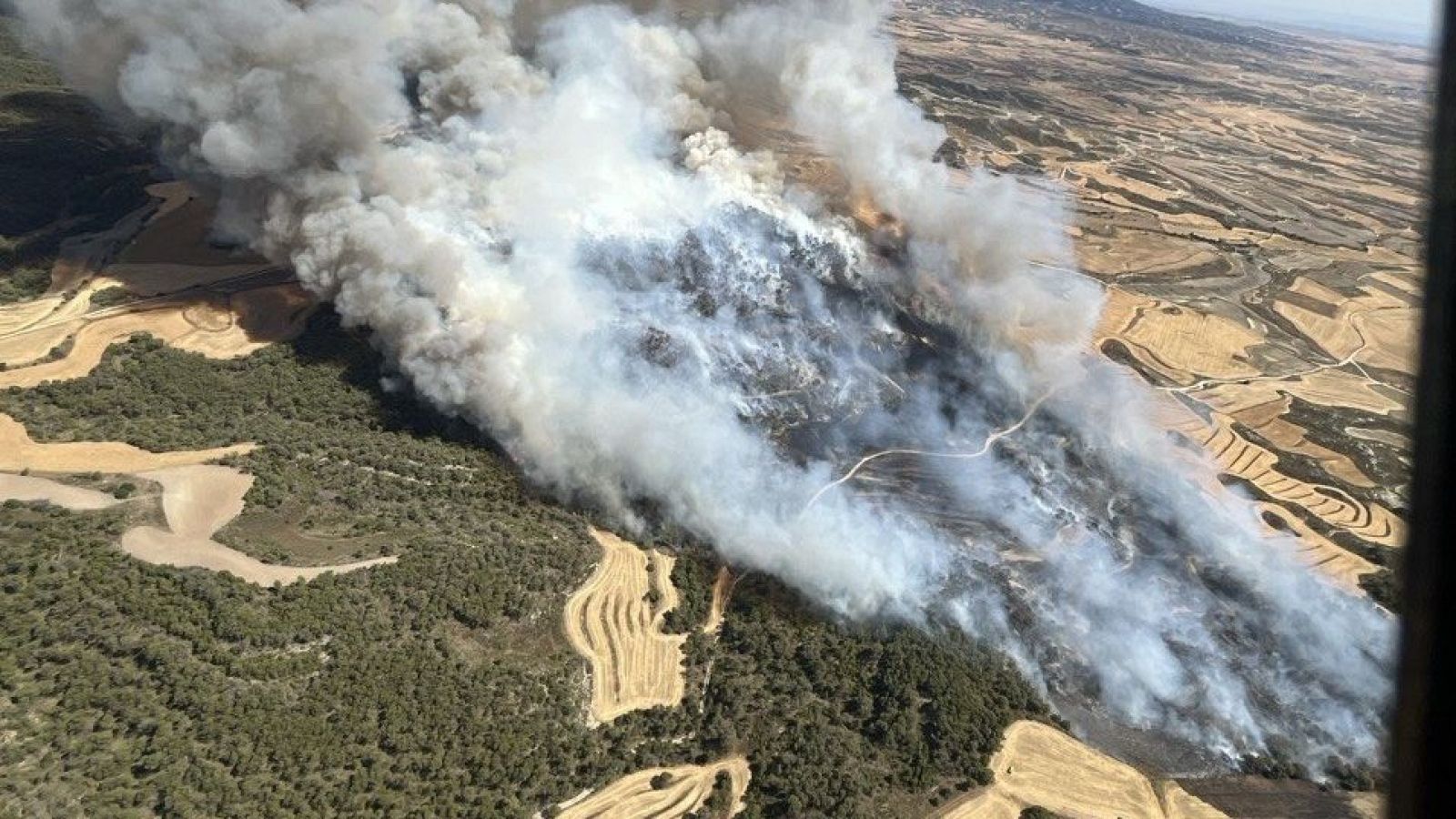 El verano no da tregua a Aragón: cuarto incendio del mes en La Litera con 400 hectáreas quemadas y una noche de confinamiento en Albelda