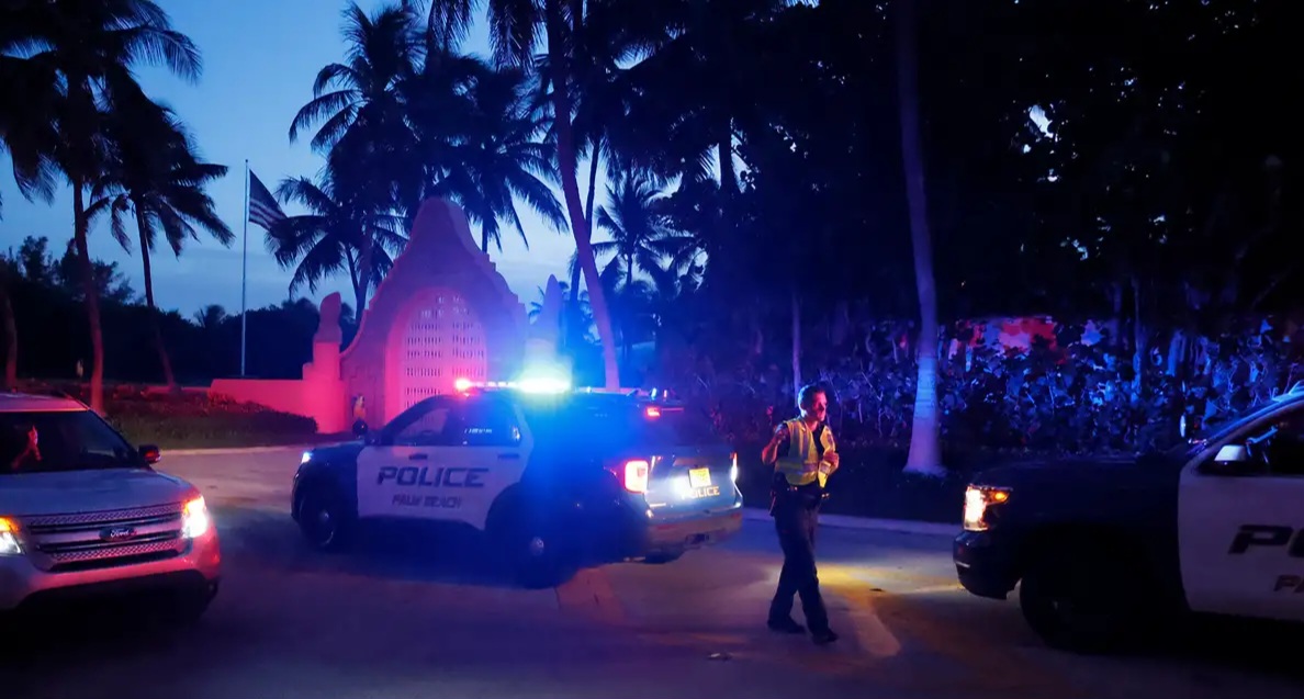 Disp@ros en el resort de Trump: sospec.hoso mue.re en el lugar.