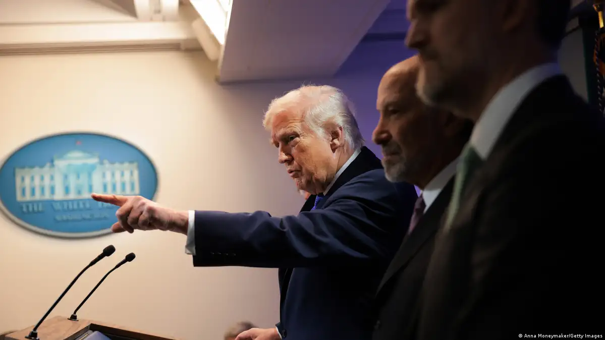 Barco hospital estadounidense se dirige a Groenlandia.