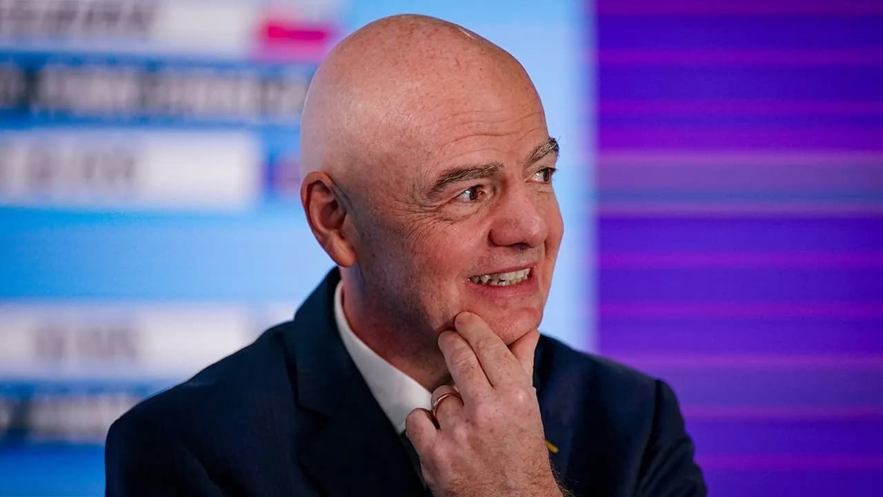 Aislado y bajo presión: Infantino recurre a la Casa Blanca para mantenerse en la FIFA