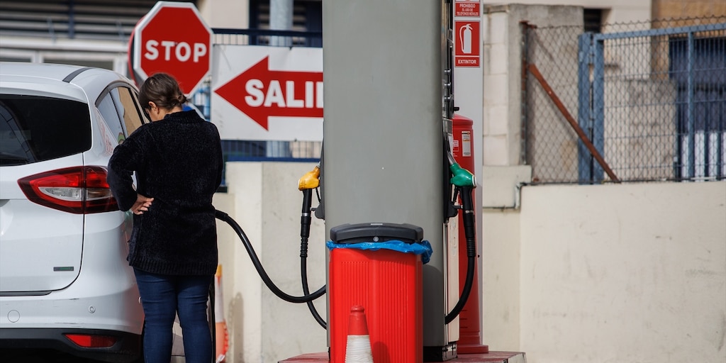 Bajada de impuestos en España para aliviar el coste del combustible y la luz.