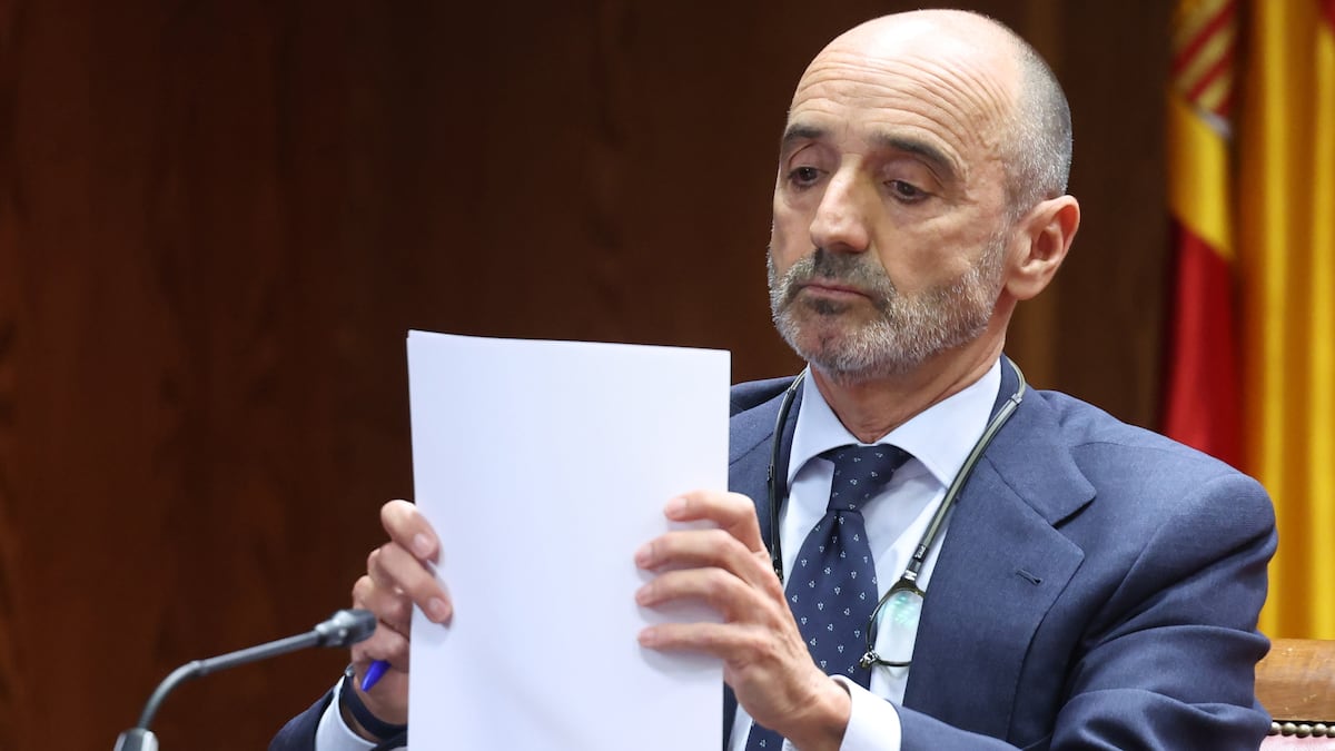Renuncia inesperada en el entorno de Julio Martínez por discrepancias en la estrategia legal.