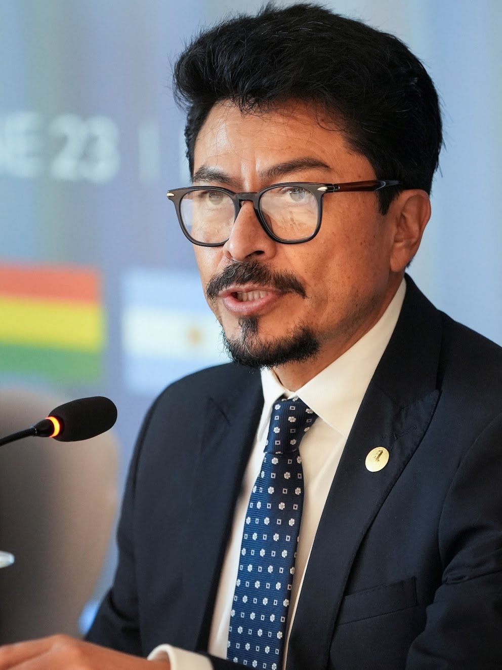 Bolivia reorganiza su diplomacia y cierra su misión en Irán.
