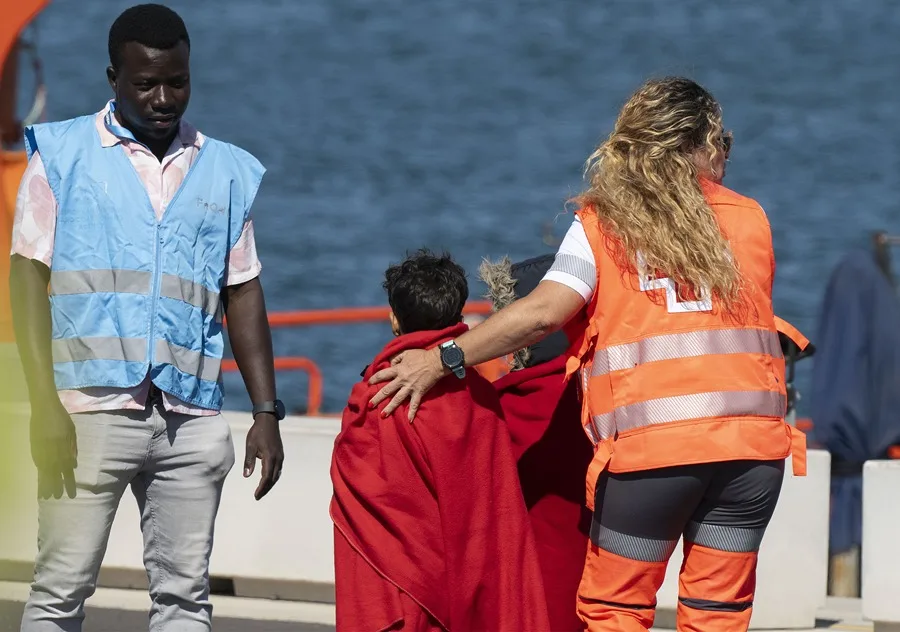 España: el Supremo prohíbe devolver sin procedimiento a quienes llegan a nado a Ceuta y Melilla.