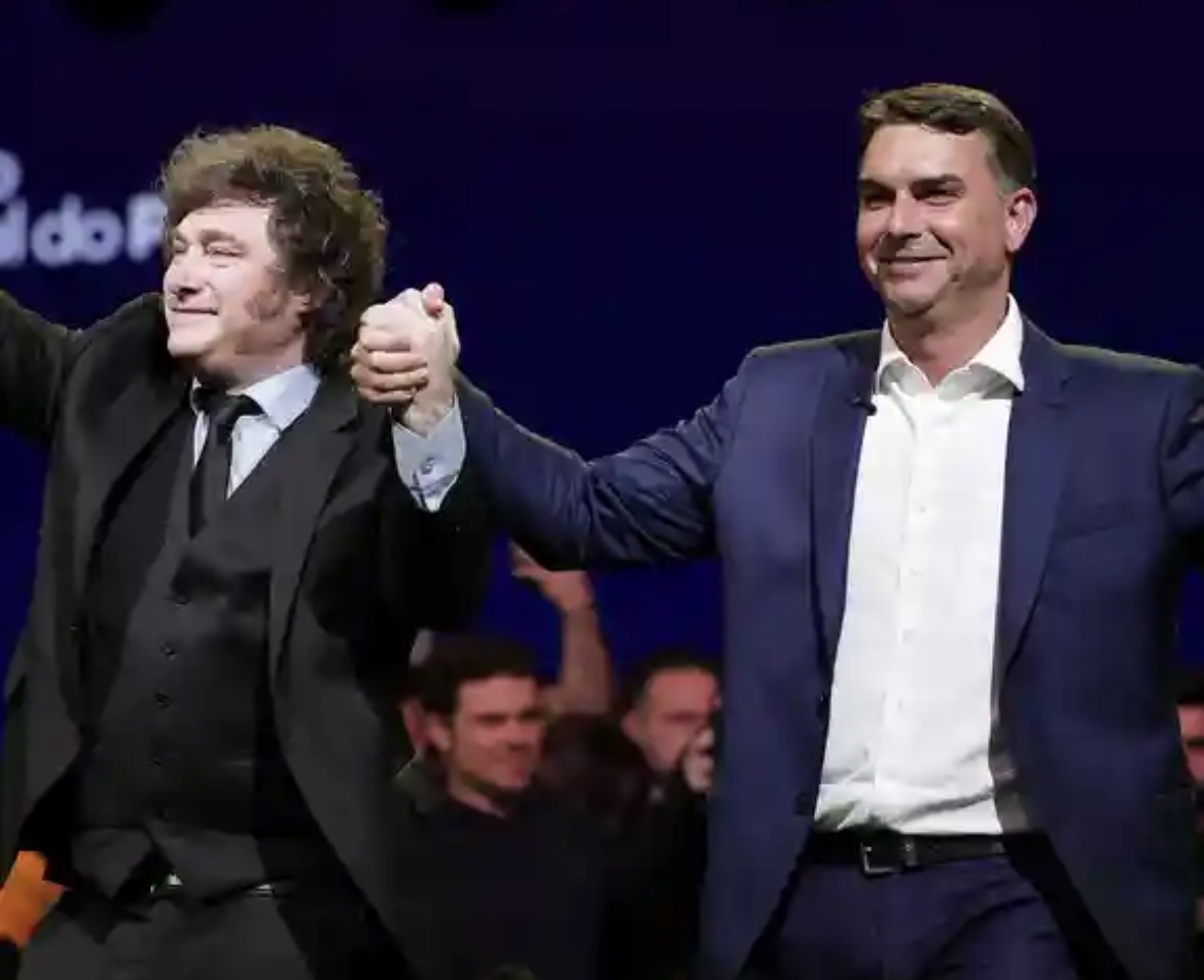 Flávio Bolsonaro entra en la carrera presidencial con el respaldo de Javier Milei.