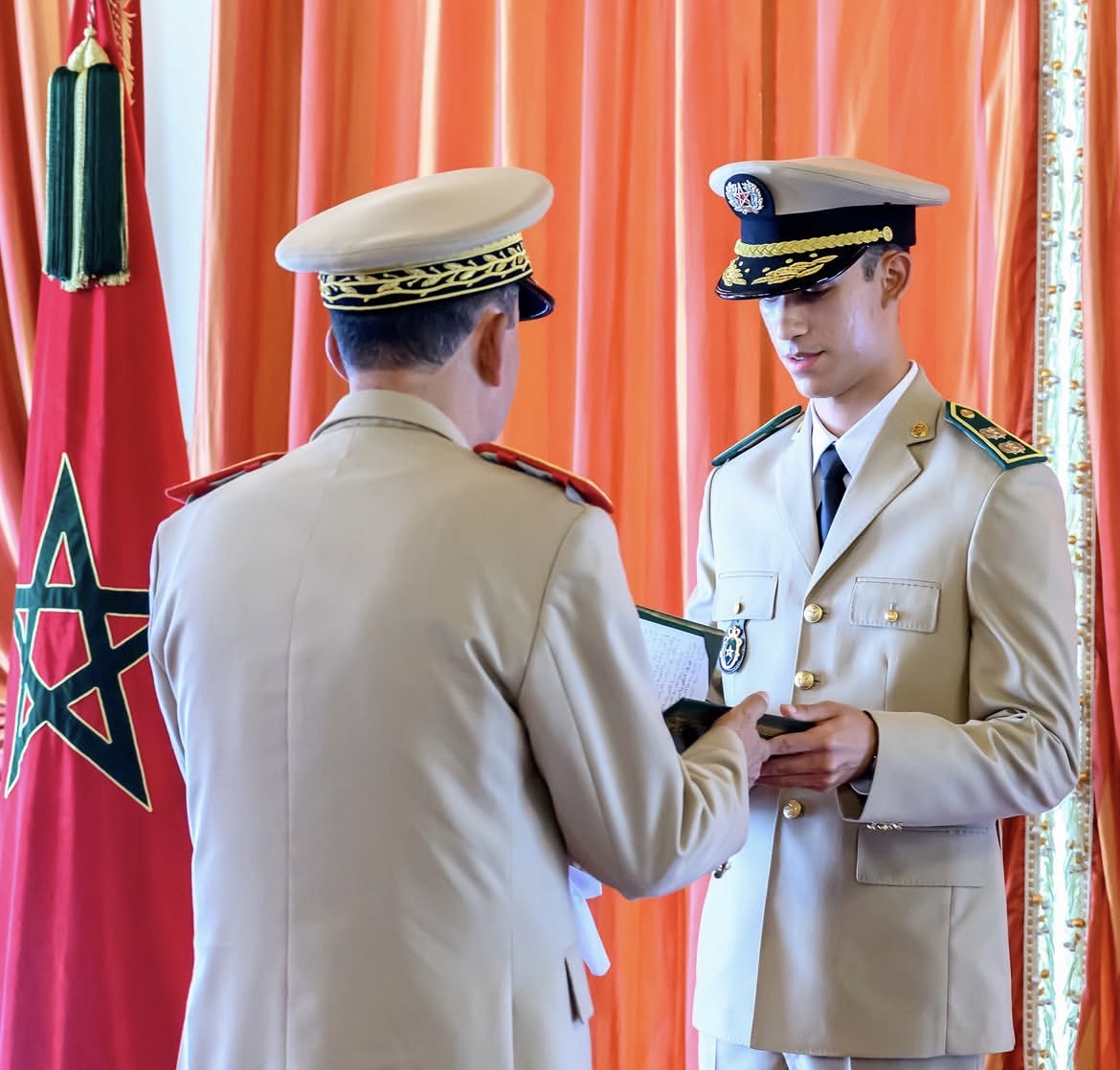 El Príncipe Heredero Moulay El Hassan recibe el mensaje de lealtad de las Fuerzas Armadas Reales dirigido a Su Majestad el Rey Mohammed VI