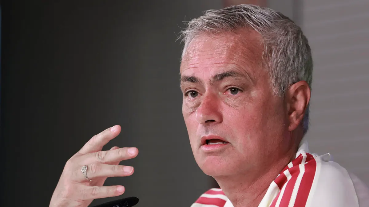 «Yo hablo de fútbol»: Mourinho evita pronunciarse sobre las camisetas de Ceuta.