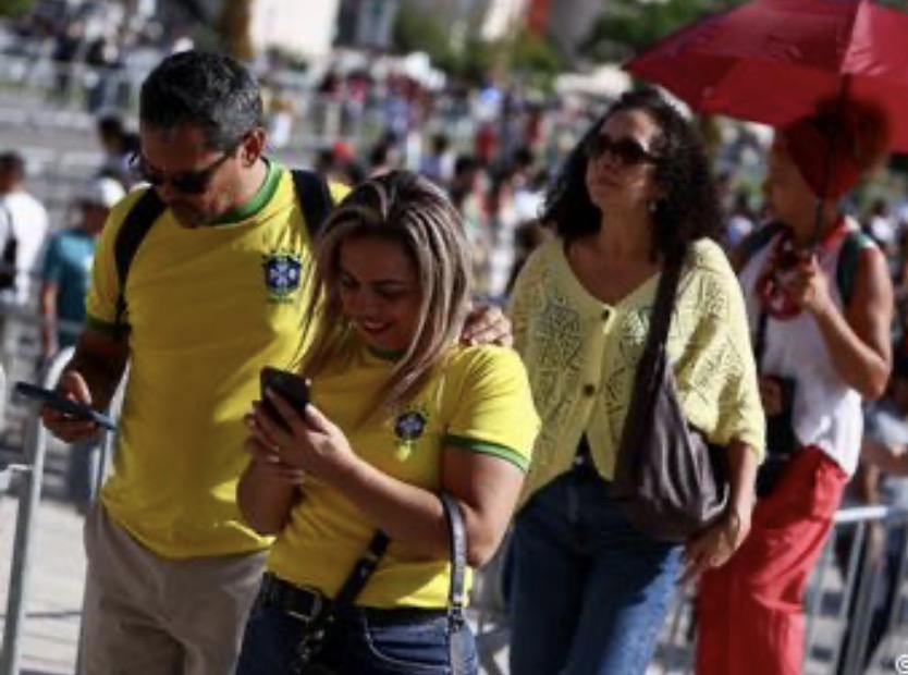 Portugal se moviliza: miles de brasileños acuden a votar en unas elecciones clave.