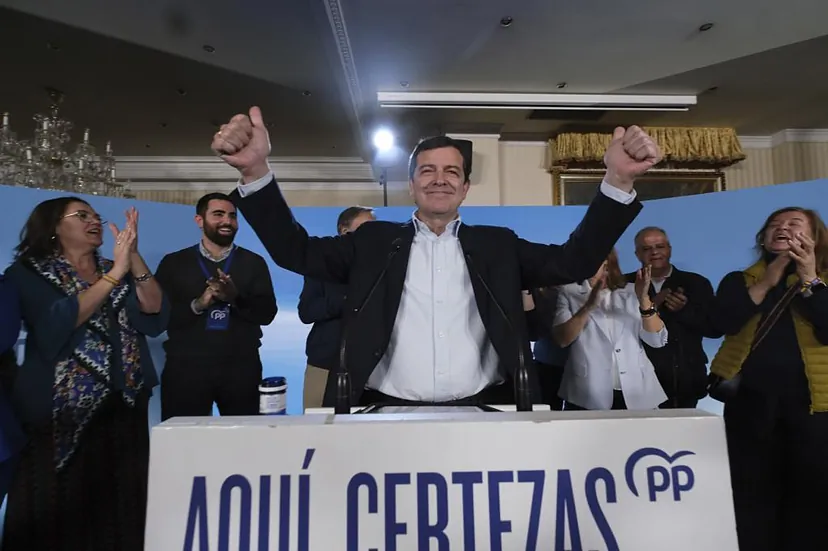 El PP gana en Castilla y León y Mañueco seguirá al frente con apoyo de Vox.