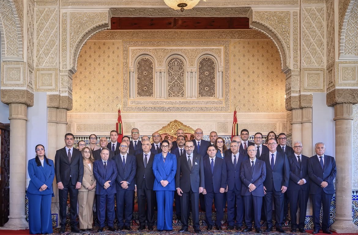 Su Majestad el Rey Mohammed VI, que Dios Le asista, presidió, el viernes 04 de Yumada I de 1448 H, correspondiente al 16 de octubre de 2026, en el Palacio Real de Rabat, la ceremonia de nombramiento de los miembros del nuevo Gobierno.