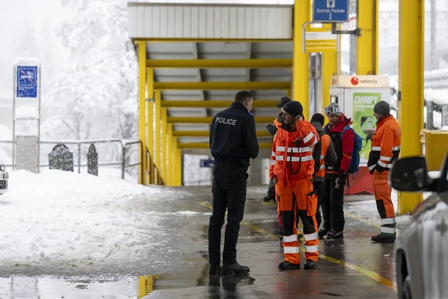 Accidente ferroviario en Suiza: al menos cinco heridos por una avalancha.
