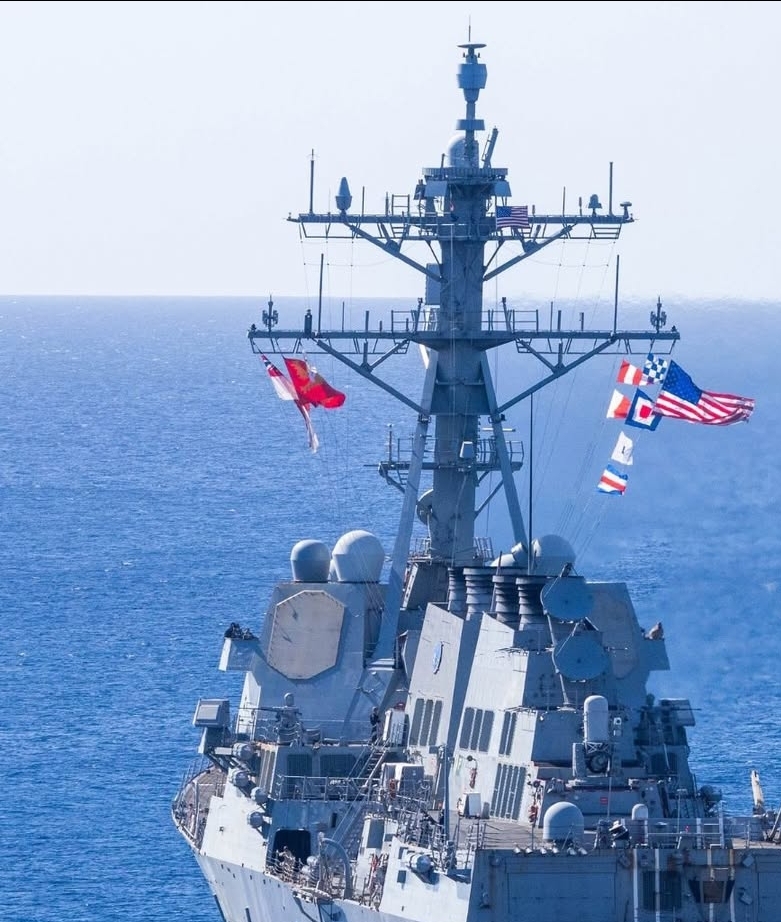 Tensión en el estrecho de Ormuz: Irán intercepta un destructor de Estados Unidos.