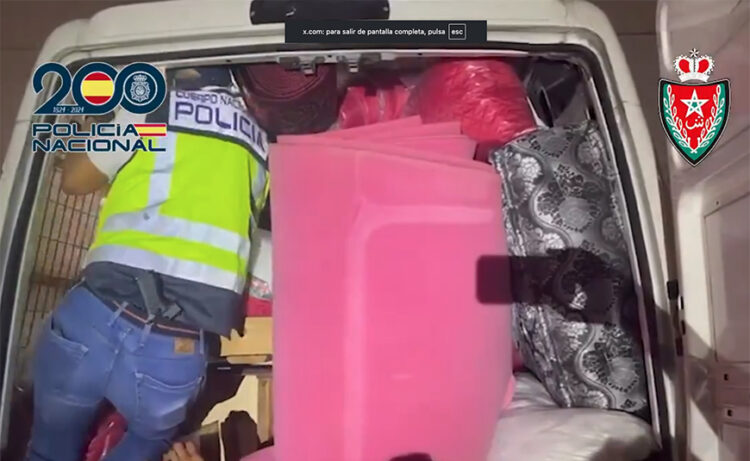 asi-viajaban-toneladas-hachis-melones-policia-nacional-marruecos-2-750x461-1.jpg