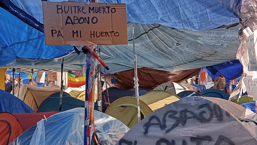La acampada de Sol continúa pese al adelanto electoral