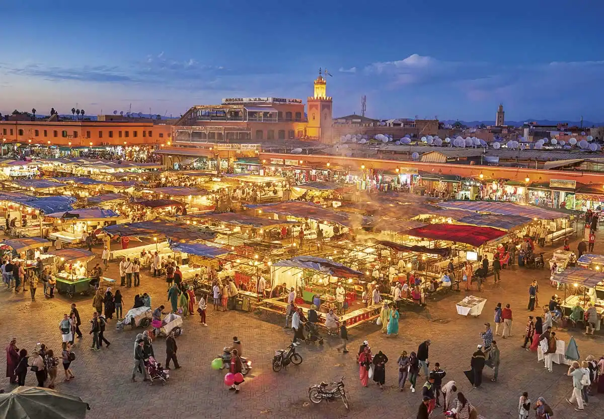 La policía de Marrakech detiene a un guía no autorizado por extorsionar y agredir a un turista