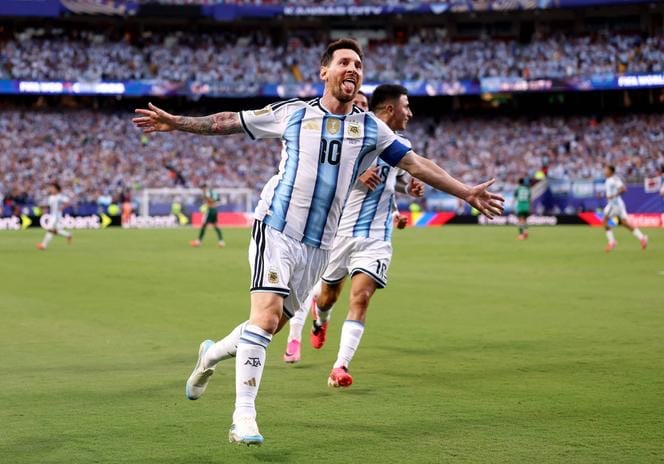 Argentina arranca la defensa del título con un Messi eterno que firma un hat-trick histórico.