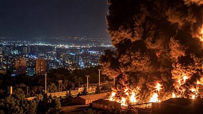 EEUU bombardea Irán por segundo día consecutivo con 14 muertos: misiles cerca de la central nuclear y respuesta iraní en el Golfo