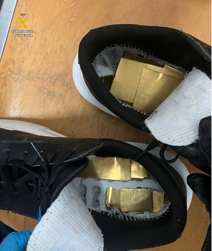 Alerta en Algeciras: sorprenden a viajeros con oro oculto en sus zapatillas rumbo a Marruecos