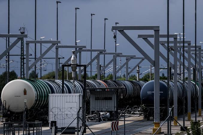 El precio del petróleo sube ante el temor a una escalada militar entre Estados Unidos e Irán.