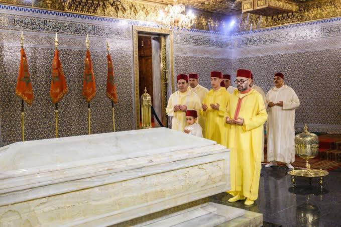 Su Majestad el Rey conmemora el 28.º aniversario del fallecimiento de Hassan II.