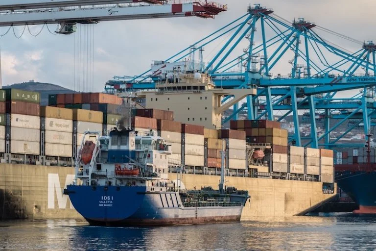 Más de 43.000 millones de euros fluyen por mar entre Marruecos y Europa.